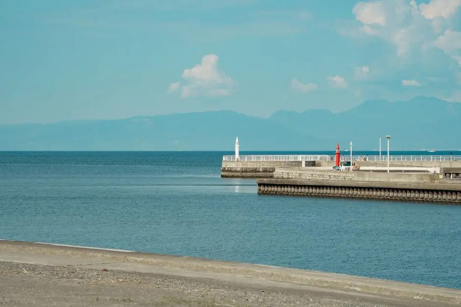 Dermaga kecil di Desa Laha dengan pemandangan laut biru Ambon