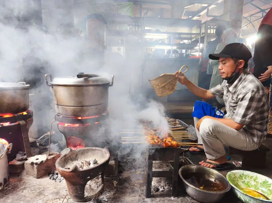Warung lokal untuk menikmati kuliner saat liburan hemat